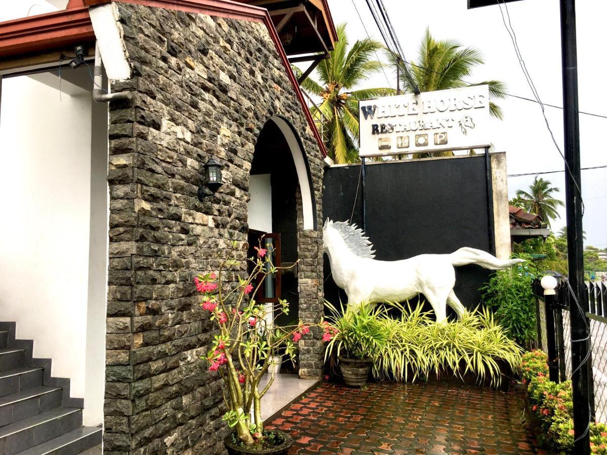 ホテル White Horse ミリッサ エクステリア 写真